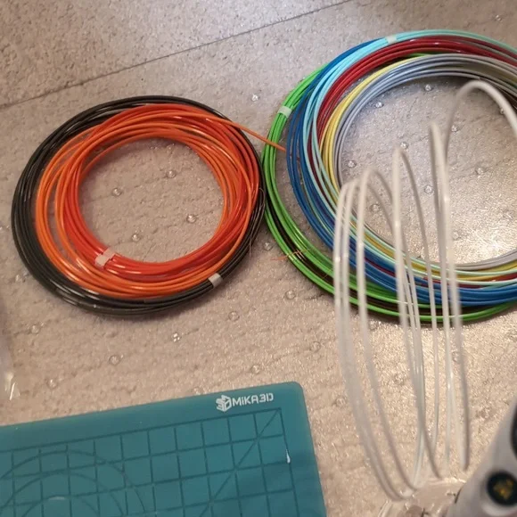 Dikale 3D Pen and Filament - Picture 5 of 10